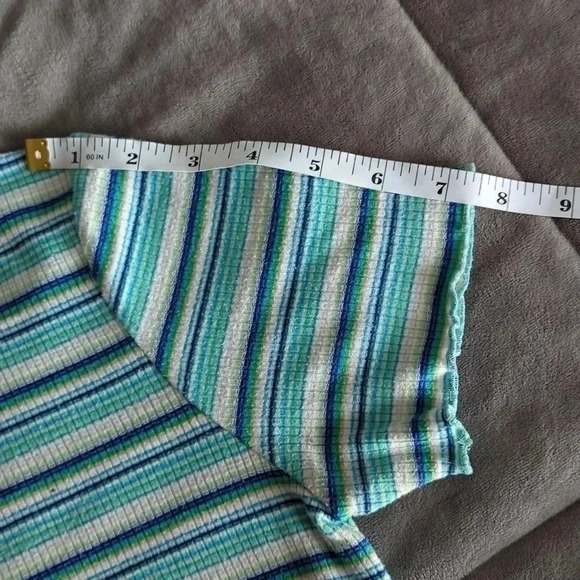 2 junior crop tops (SO & Wild fable) - Picture 7 of 13